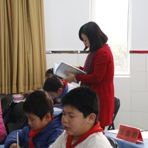 市级英语教研员张鲁静老师走进北务小学指导教